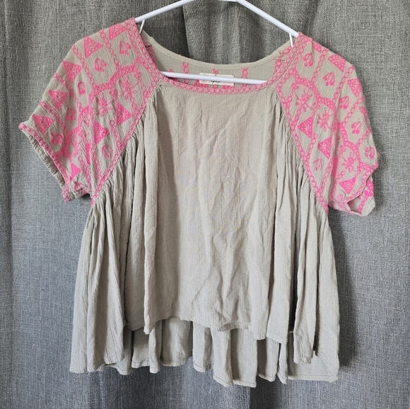 NATURAL LIFE Tops - Natural Life Tan & Pink Embroidered Flowy Blouse Size XS/S Short Sleeve